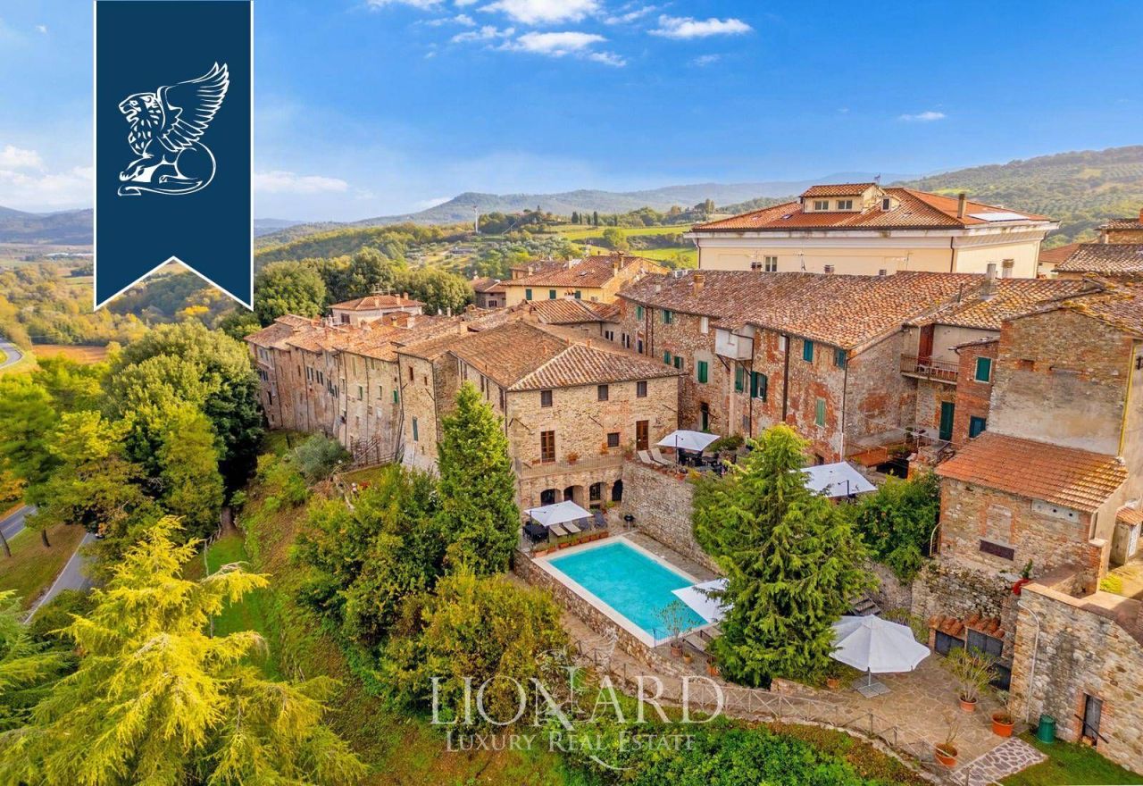 Отель, гостиница в Пьегаро, Италия, 680 м² - фото 1