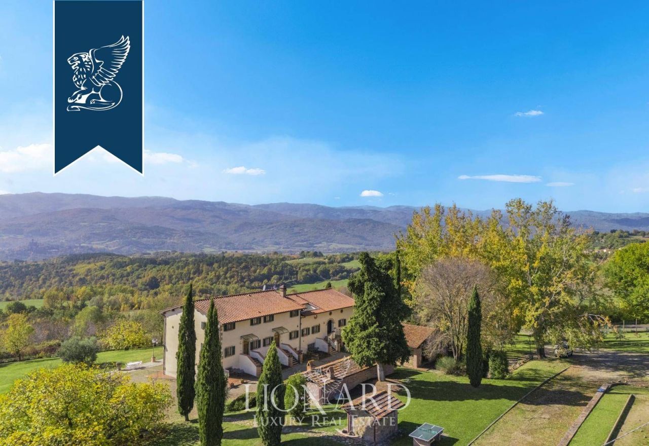 Ферма в Ареццо, Италия, 1 300 м² - фото 4