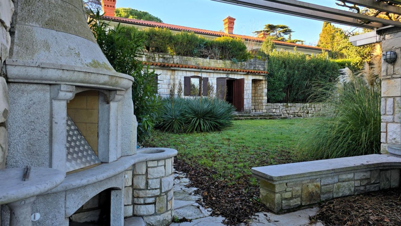 Вилла в Умаге, Хорватия, 300 м² - фото 14