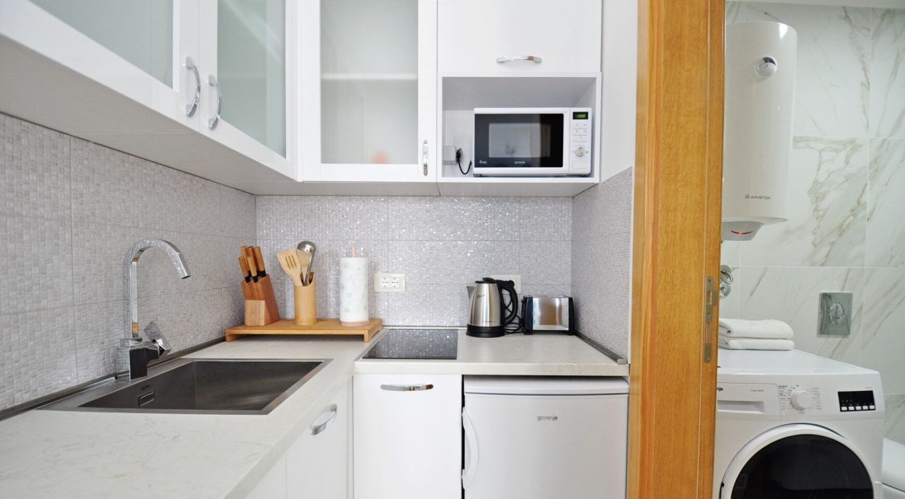 Студия в Доброте, Черногория, 38 м² - фото 8