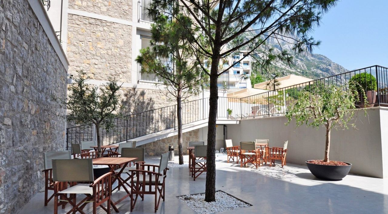 Студия в Доброте, Черногория, 38 м² - фото 16