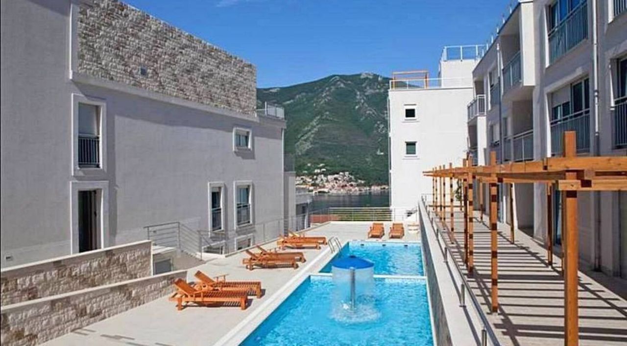 Квартира в Доброте, Черногория, 76 м² - фото 14