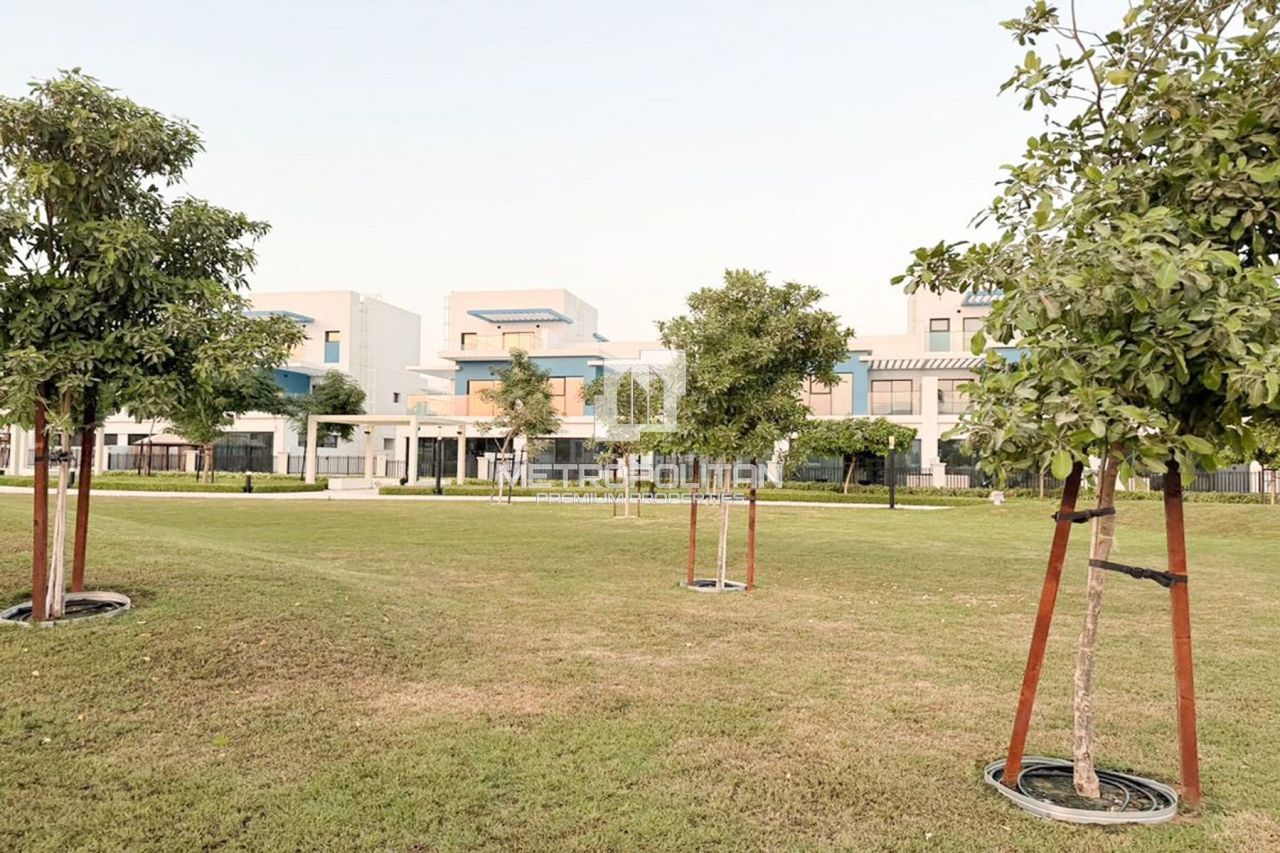 Таунхаус в Дубае, ОАЭ, 144 м² - фото 1