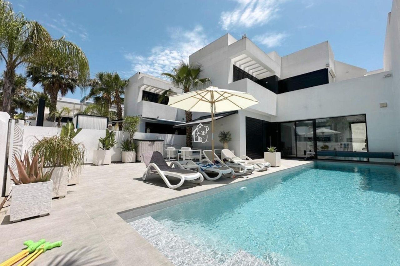 Вилла в Ла Марине, Испания, 114 м² - фото 1