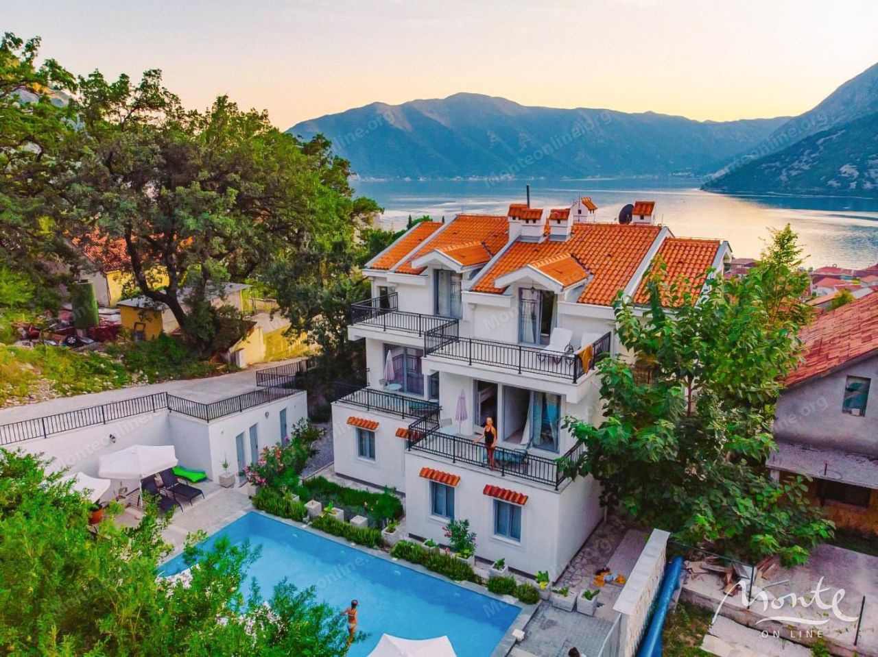 Отель, гостиница в Рисане, Черногория, 570 м² - фото 1