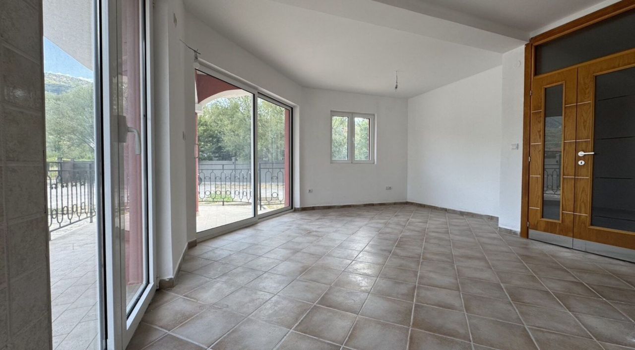 Квартира в Тивате, Черногория, 80 м² - фото 5