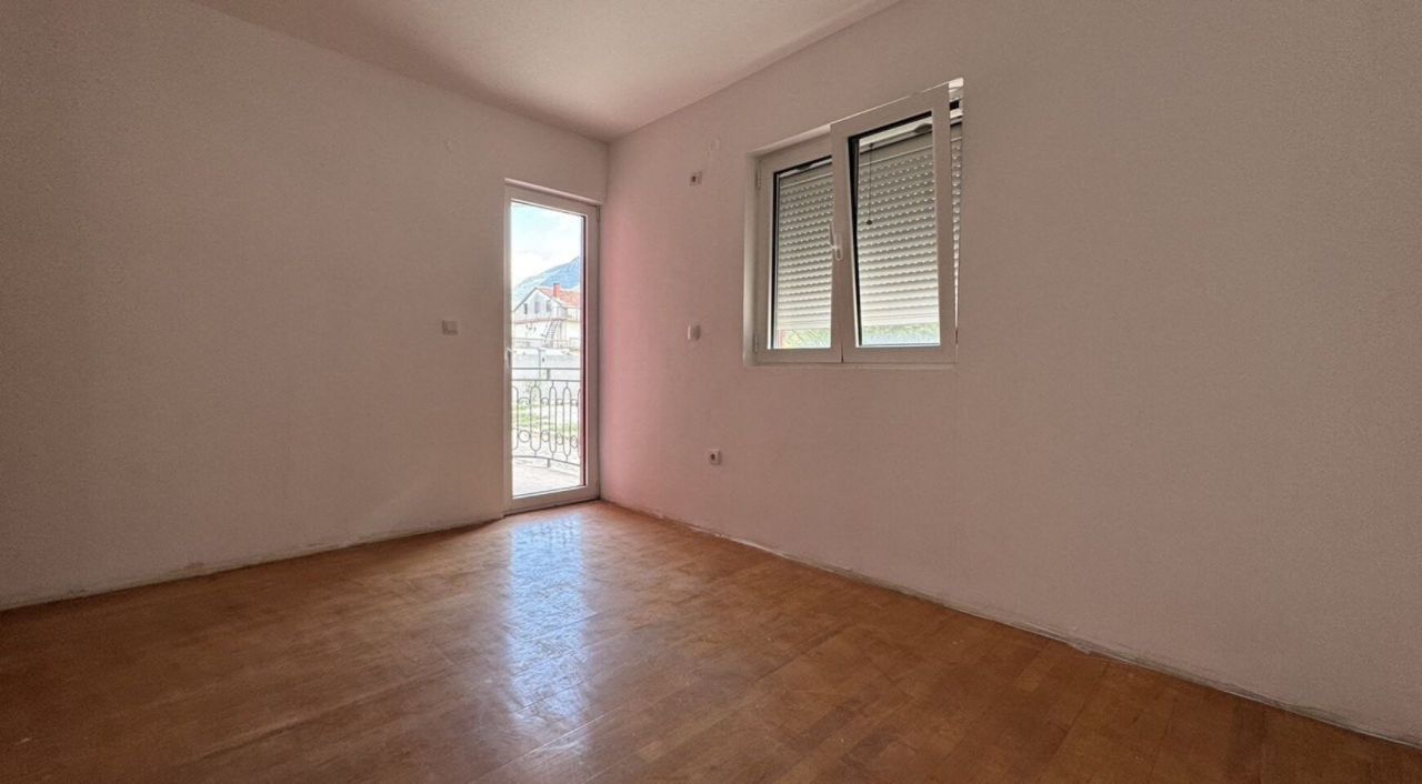 Квартира в Тивате, Черногория, 80 м² - фото 2