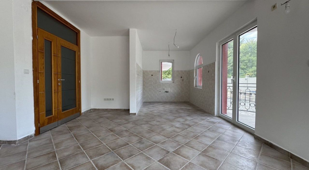 Квартира в Тивате, Черногория, 80 м² - фото 4