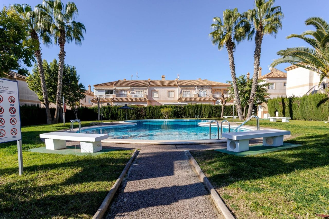 Бунгало в Торревьехе, Испания, 55 м² - фото 13