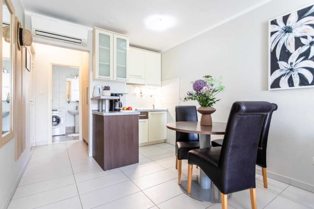 Отель, гостиница Strozanac, Хорватия, 411 м² - фото 16