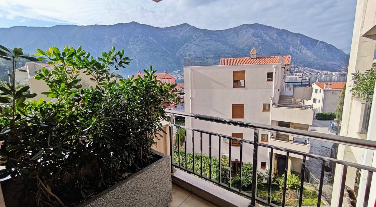 Квартира в Доброте, Черногория, 114 м² - фото 1