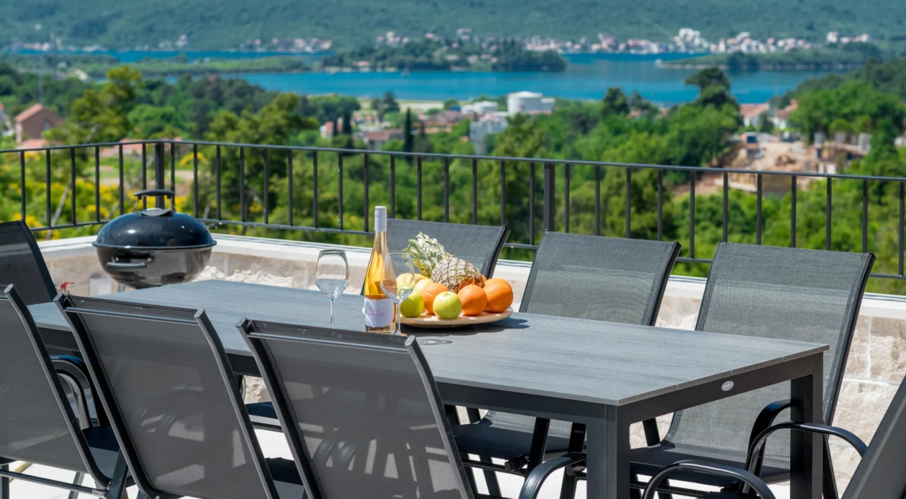 Вилла в Тивате, Черногория, 250 м² - фото 7