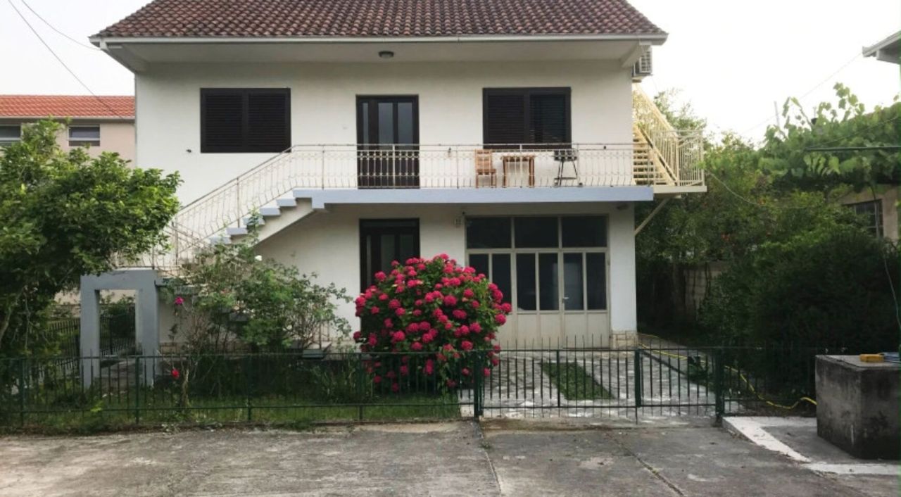 Дом в Тивате, Черногория, 260 м² - фото 2