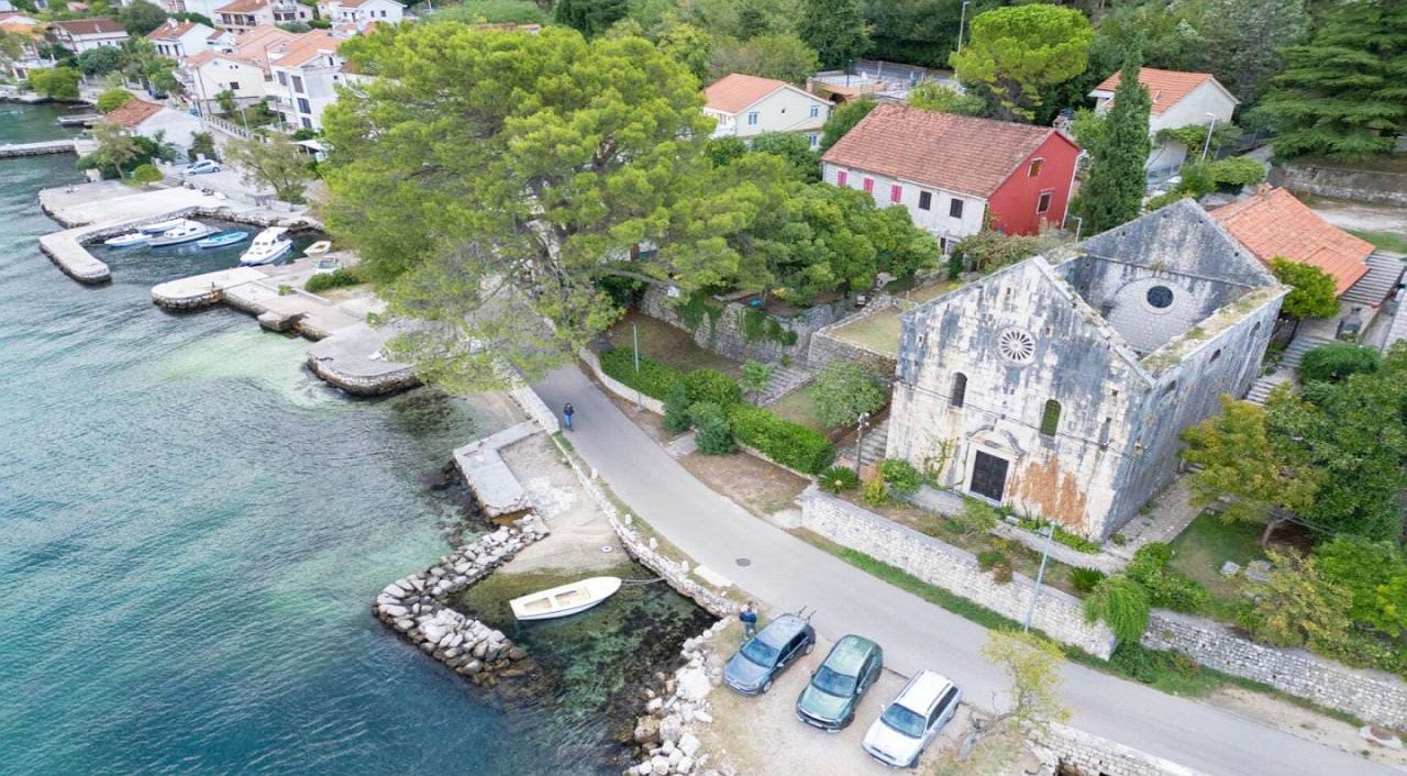 Дом в Доброте, Черногория, 170 м² - фото 1