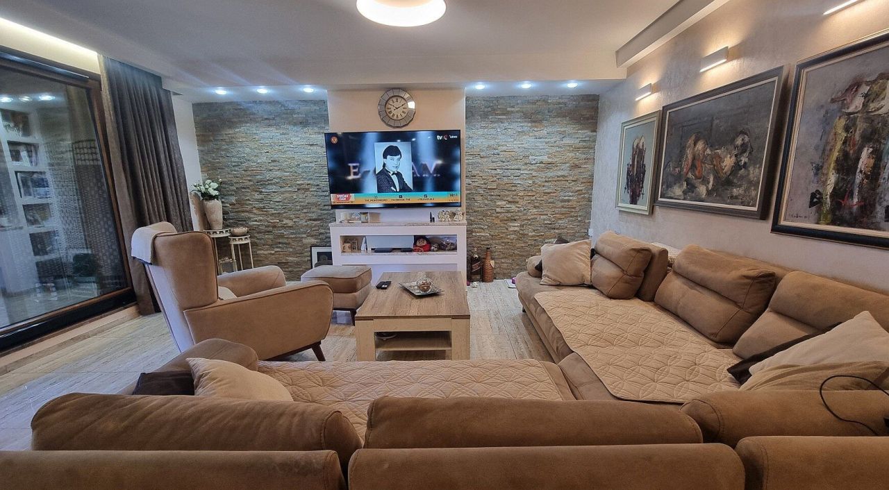 Квартира в Доброте, Черногория, 150 м² - фото 1