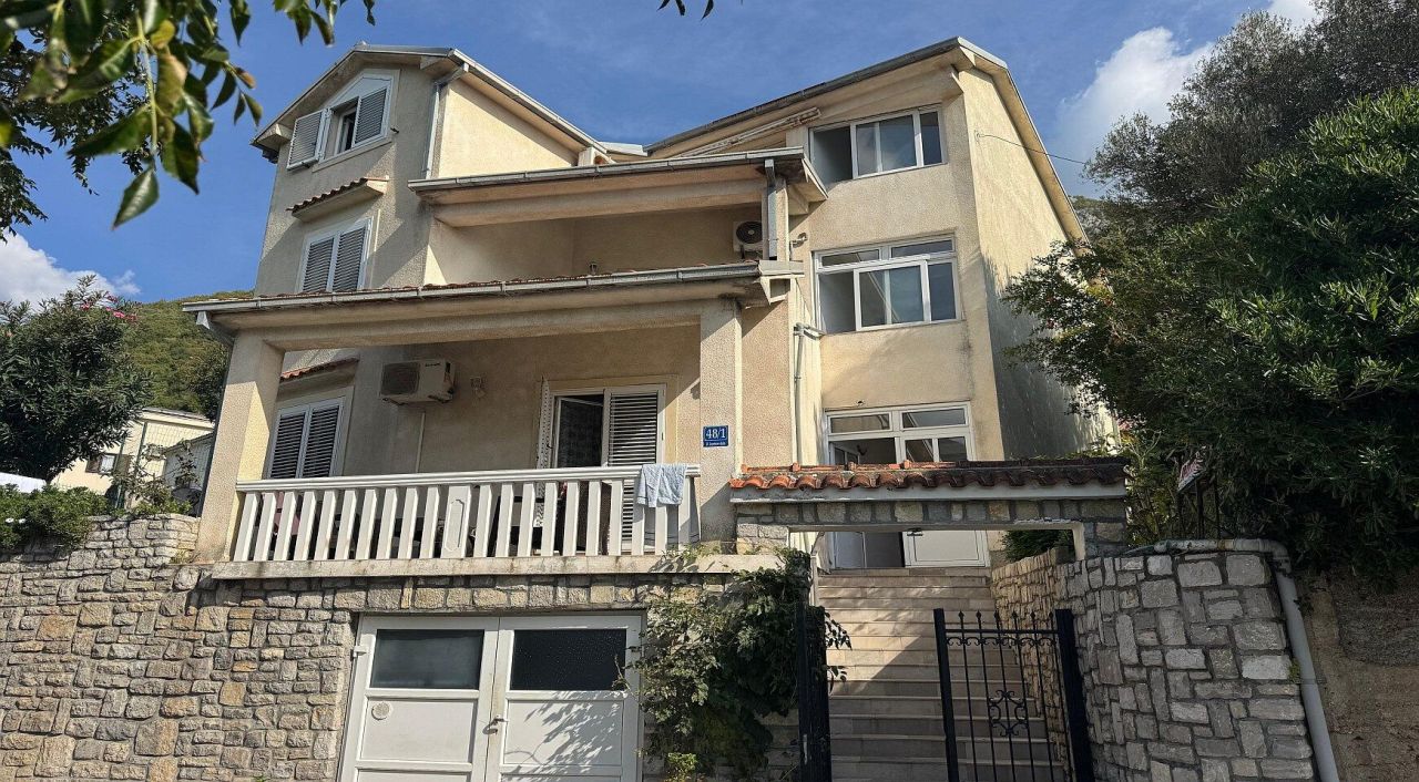 Дом в Тивате, Черногория, 257 м² - фото 2