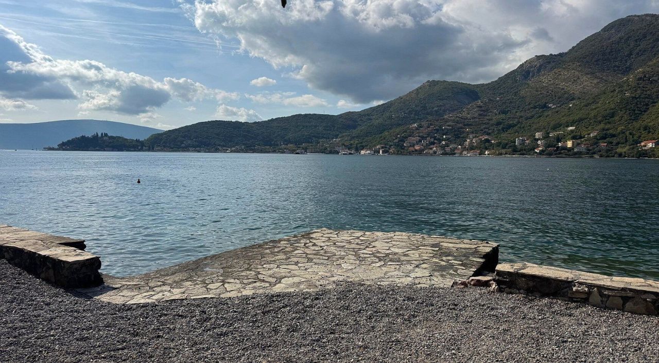 Дом в Тивате, Черногория, 257 м² - фото 4