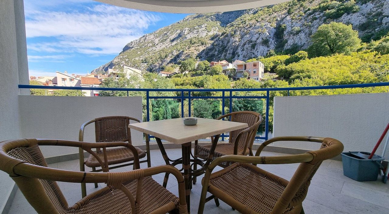 Апартаменты в Доброте, Черногория, 50 м² - фото 1