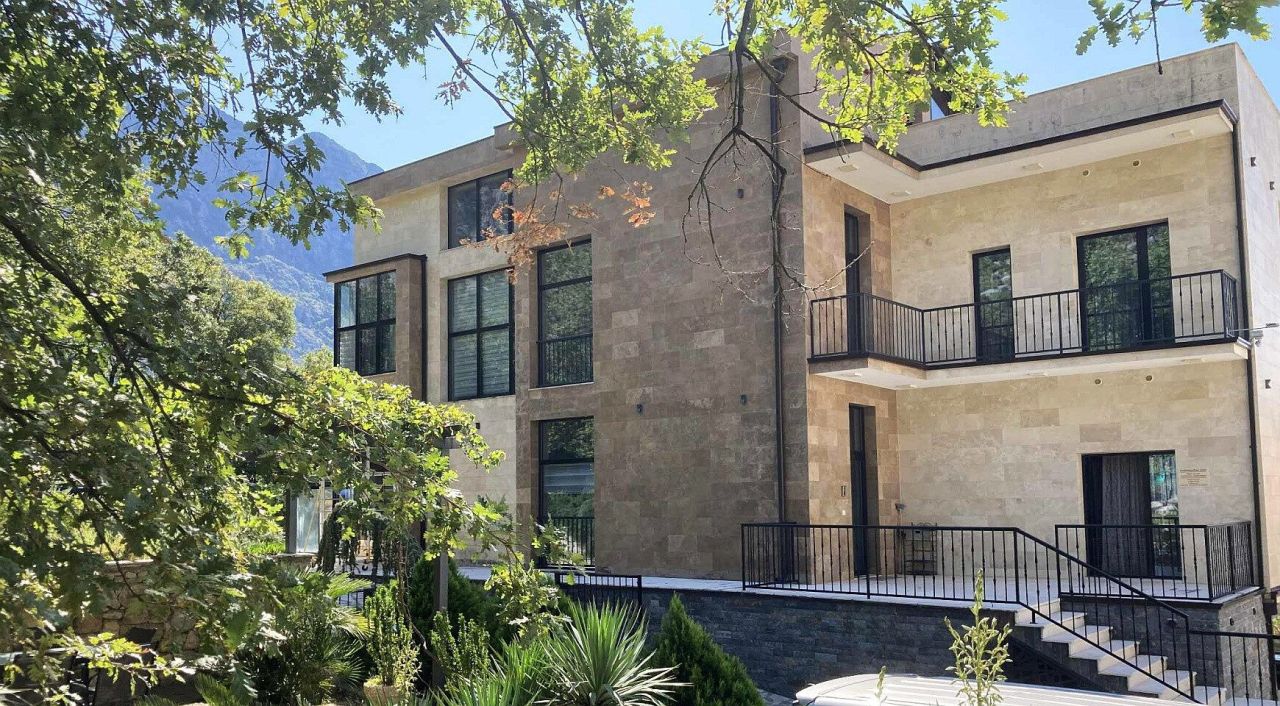 Вилла в Ораховаце, Черногория, 428 м² - фото 1