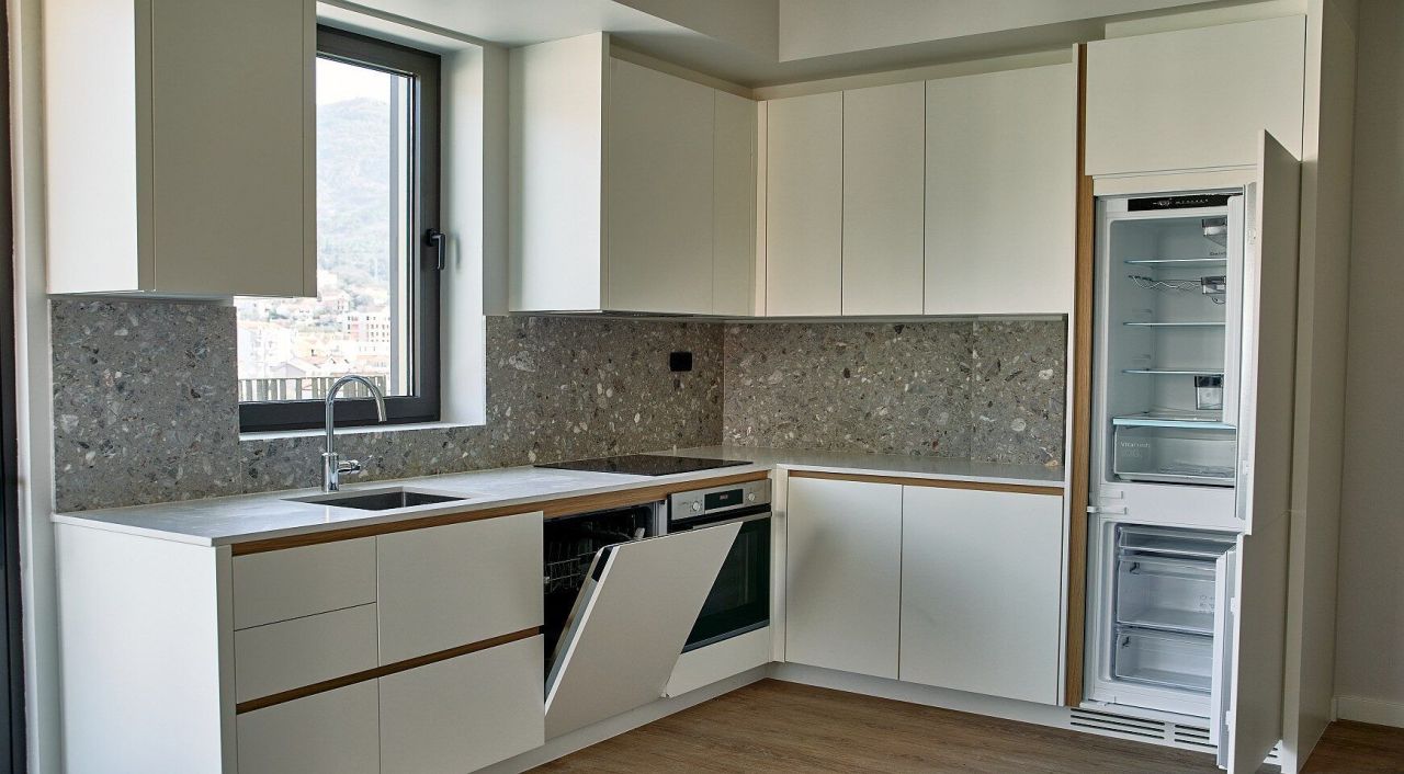 Квартира в Тивате, Черногория, 102 м² - фото 11