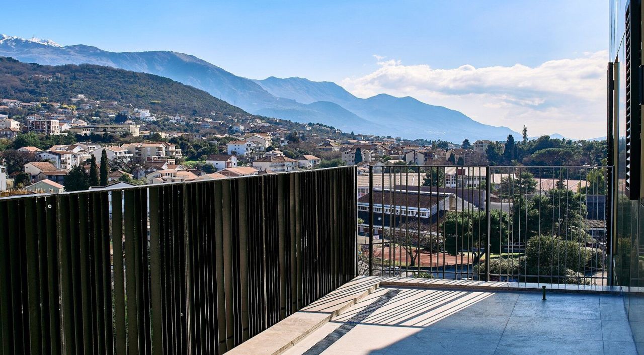 Квартира в Тивате, Черногория, 102 м² - фото 18