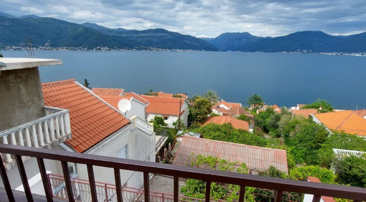 Дом в Крашичах, Черногория, 118 м² - фото 1