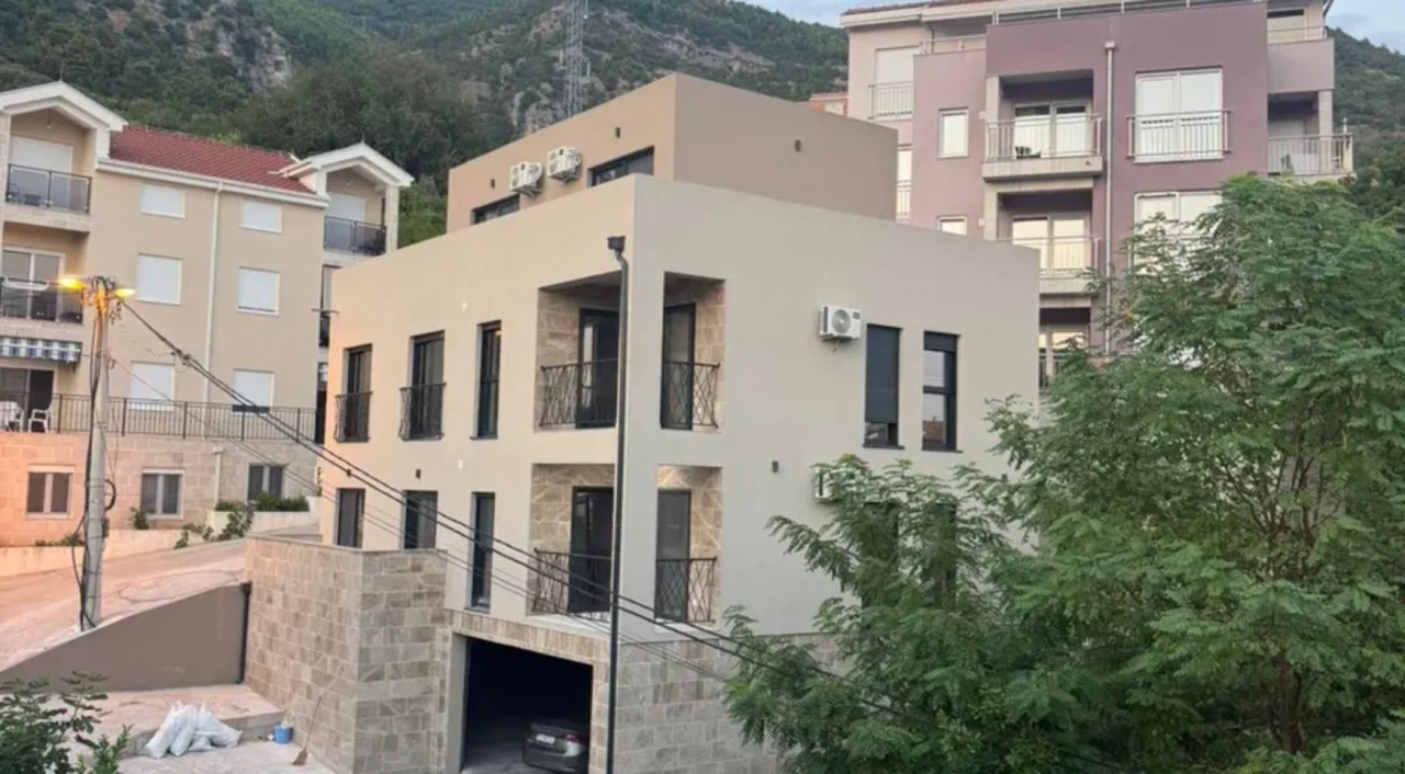 Дом в Тивате, Черногория, 262 м² - фото 1