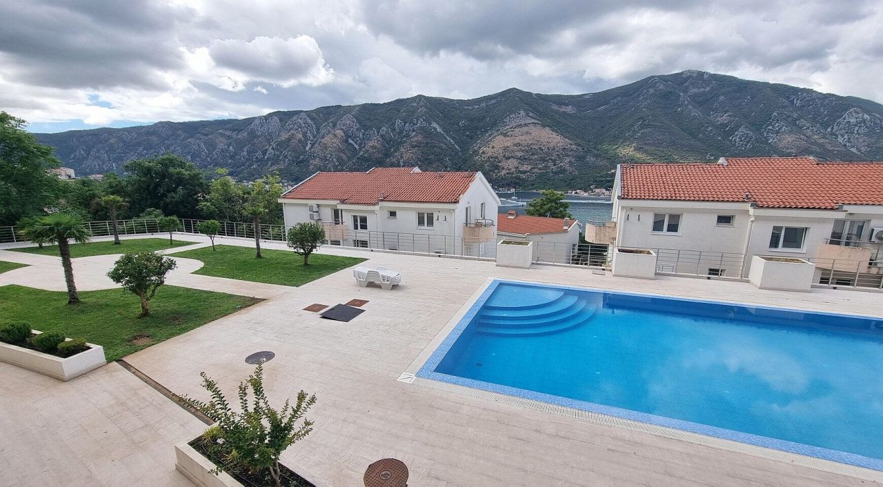 Квартира в Доброте, Черногория, 83 м² - фото 1