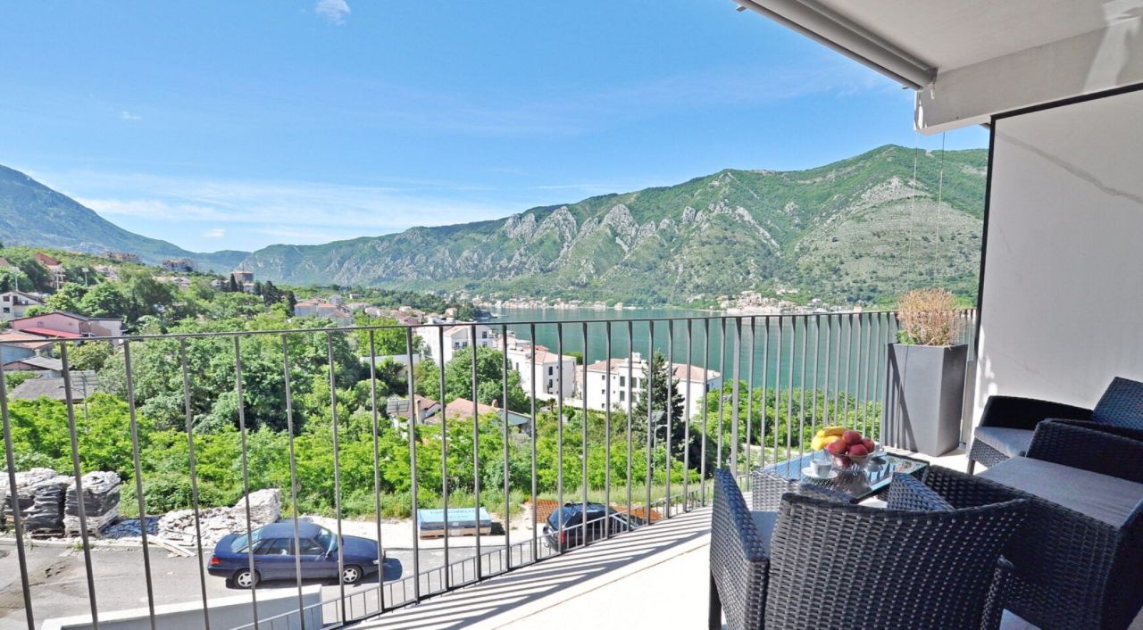 Апартаменты в Доброте, Черногория, 52 м² - фото 1