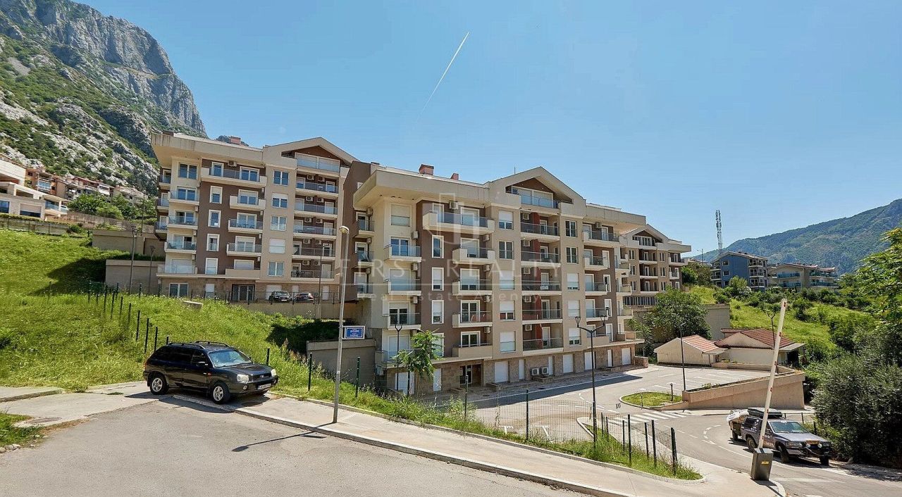 Квартира в Доброте, Черногория, 32 м² - фото 1