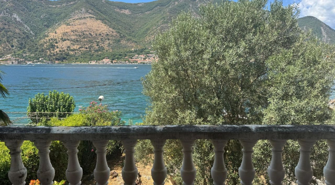 Вилла в Доброте, Черногория, 160 м² - фото 3