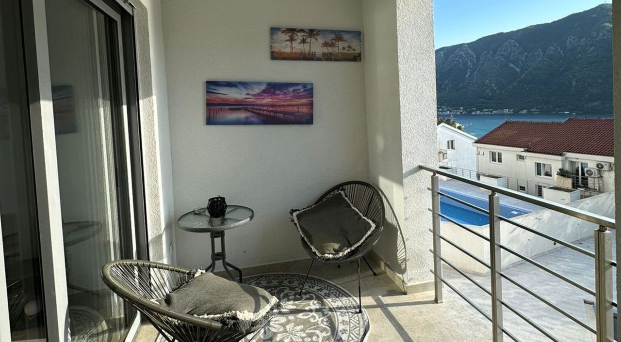 Квартира в Доброте, Черногория, 52 м² - фото 1