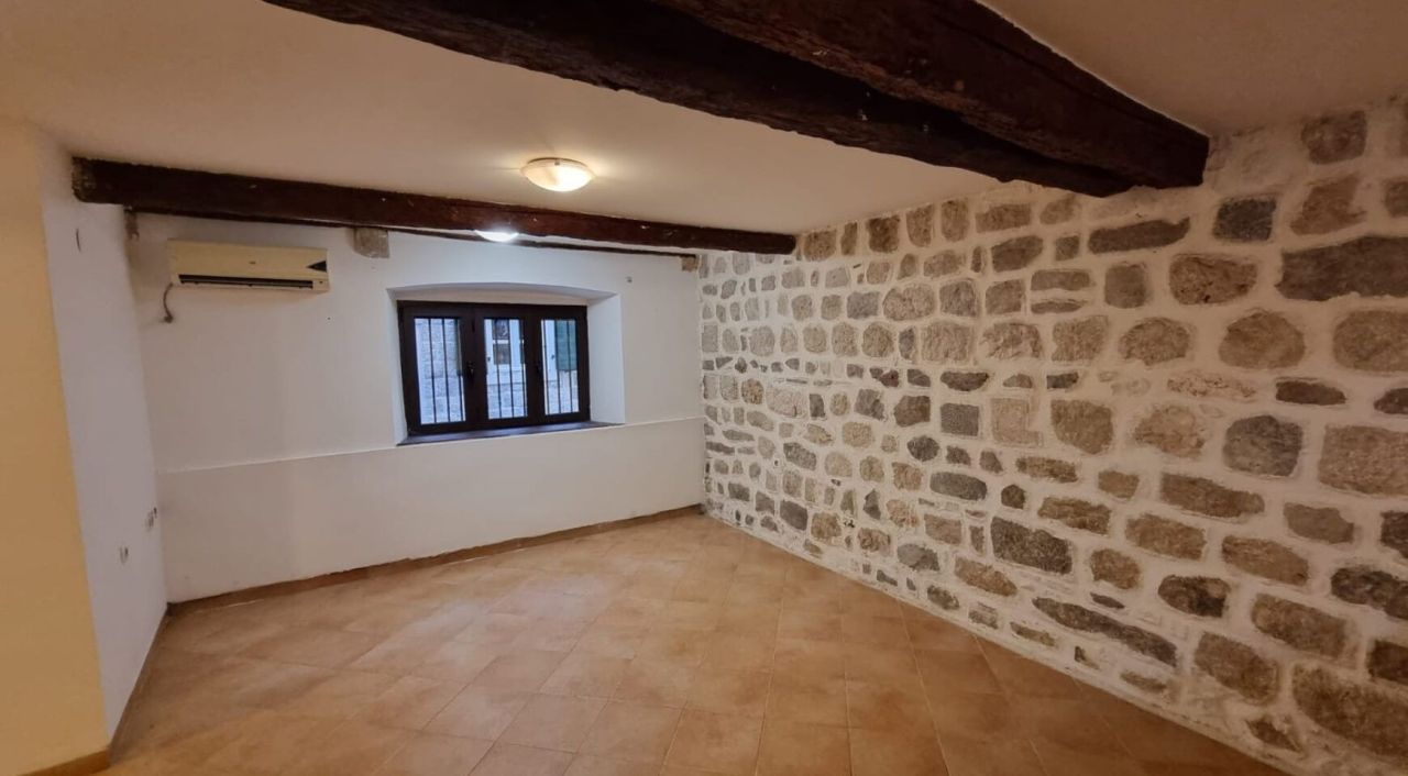 Квартира в Которе, Черногория, 88 м² - фото 2