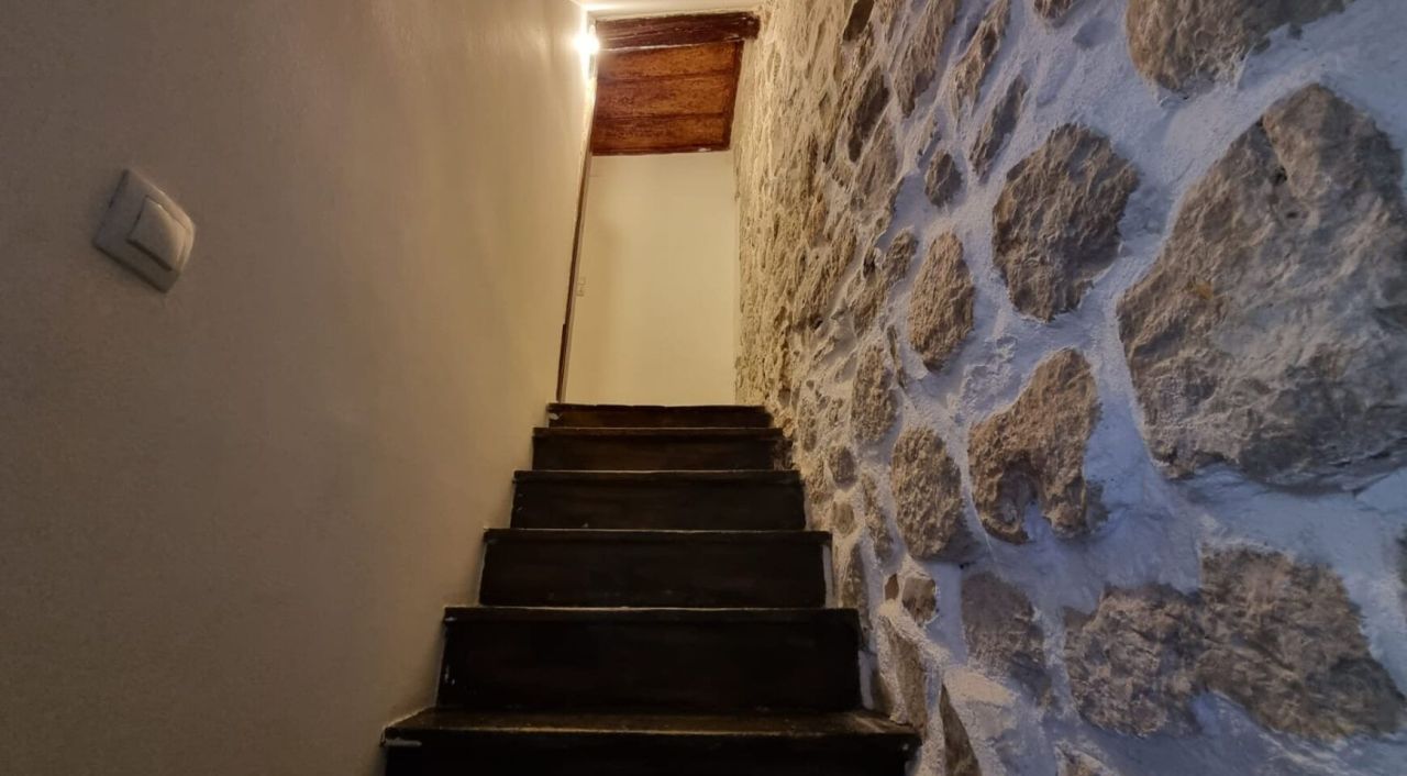 Квартира в Которе, Черногория, 88 м² - фото 9