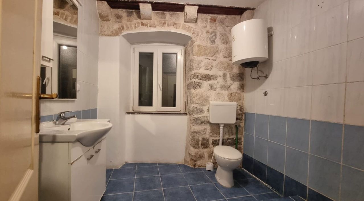 Квартира в Которе, Черногория, 88 м² - фото 8