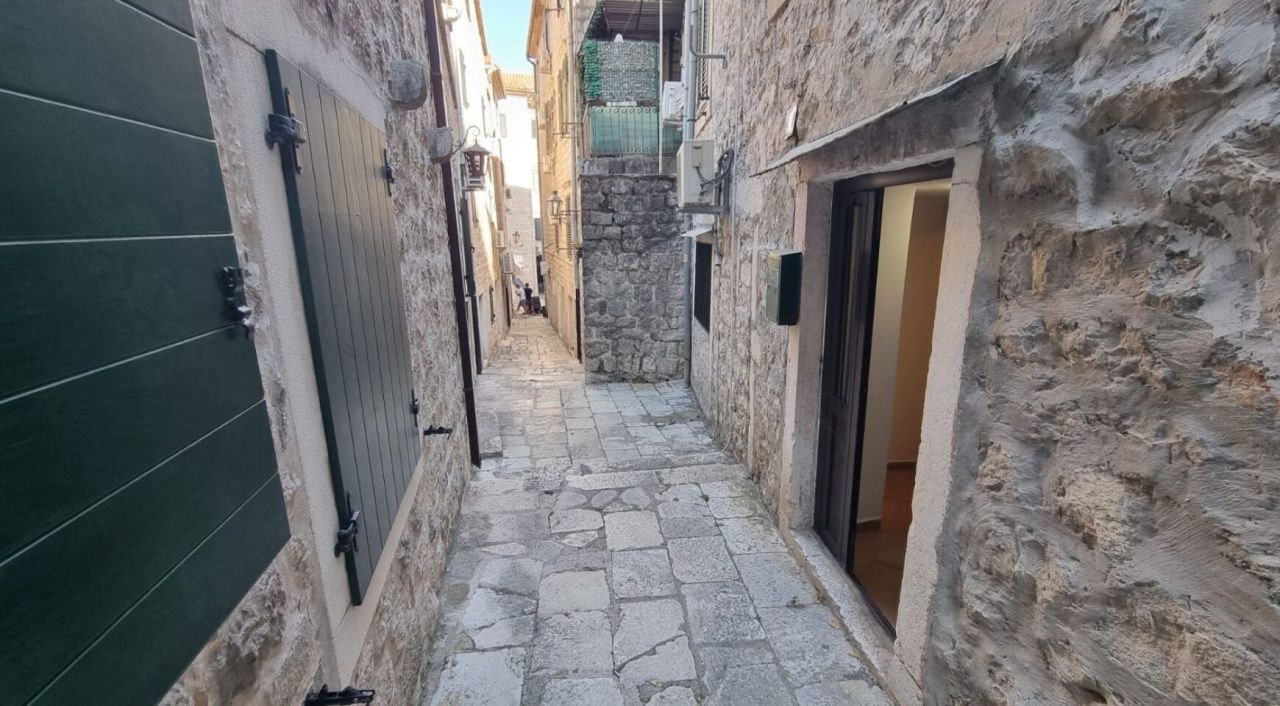 Квартира в Которе, Черногория, 88 м² - фото 11