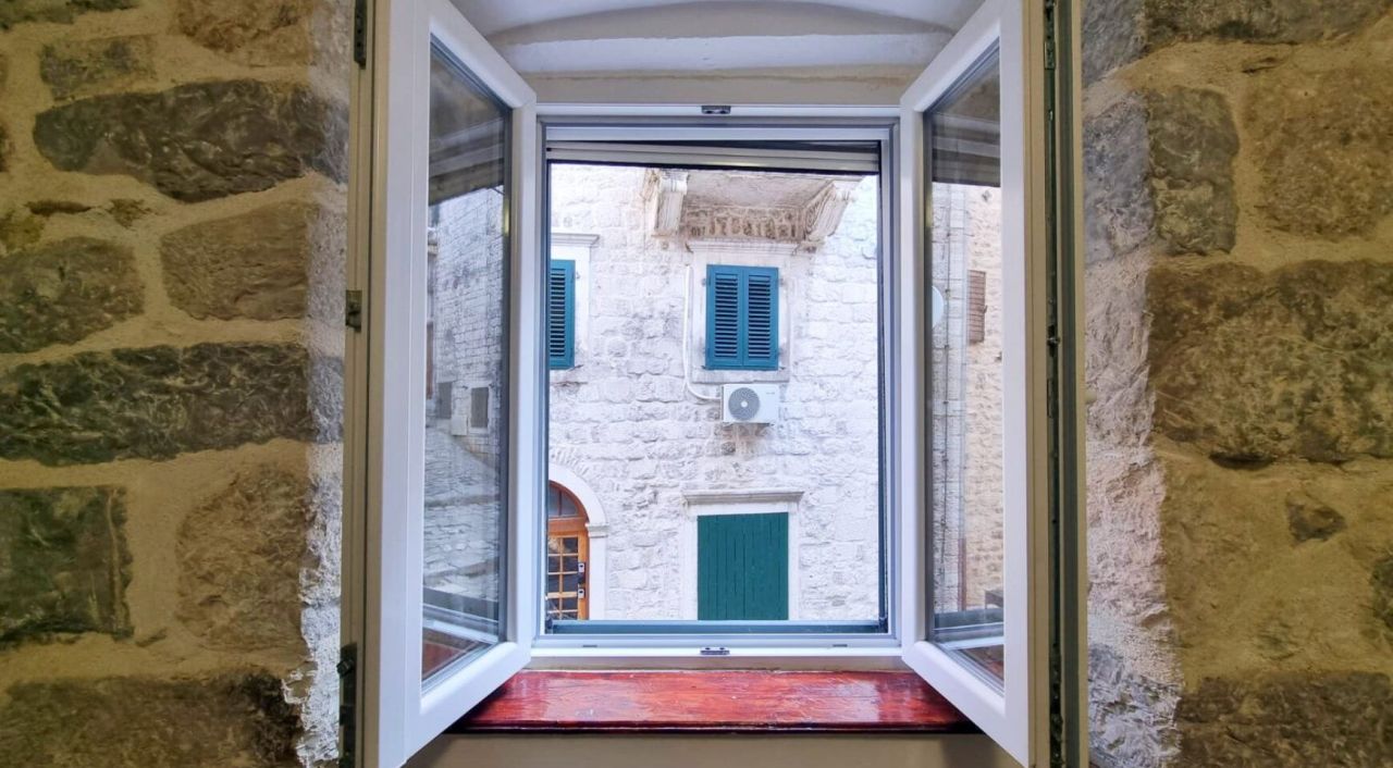 Квартира в Которе, Черногория, 88 м² - фото 1