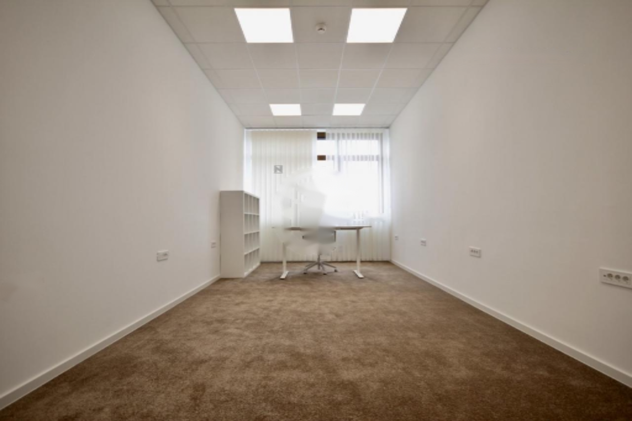 Офис в Любляне, Словения, 28 м² - фото 1