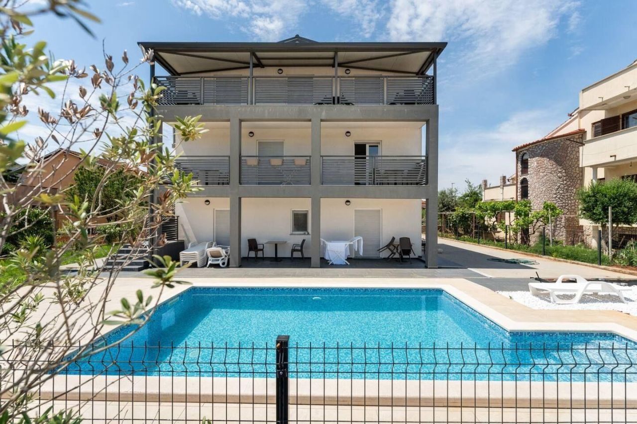 Отель, гостиница Veli vrh, Хорватия, 400 м² - фото 5