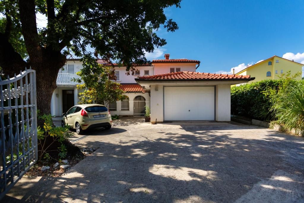 Отель, гостиница Malinska, Хорватия, 350 м² - фото 6