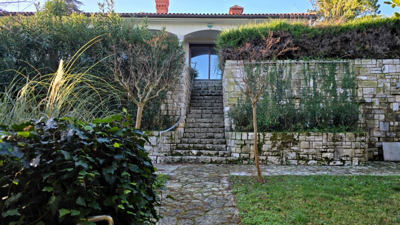 Вилла в Умаге, Хорватия, 300 м² - фото 8