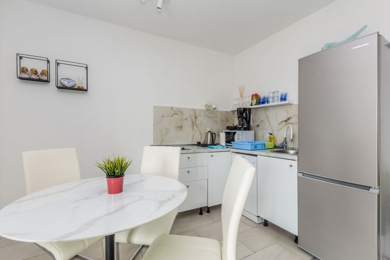 Отель, гостиница Malinska, Хорватия, 400 м² - фото 10