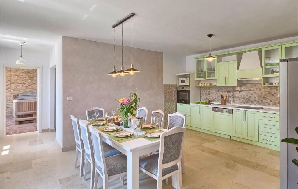 Вилла Mošćenička Draga, Хорватия, 240 м² - фото 18