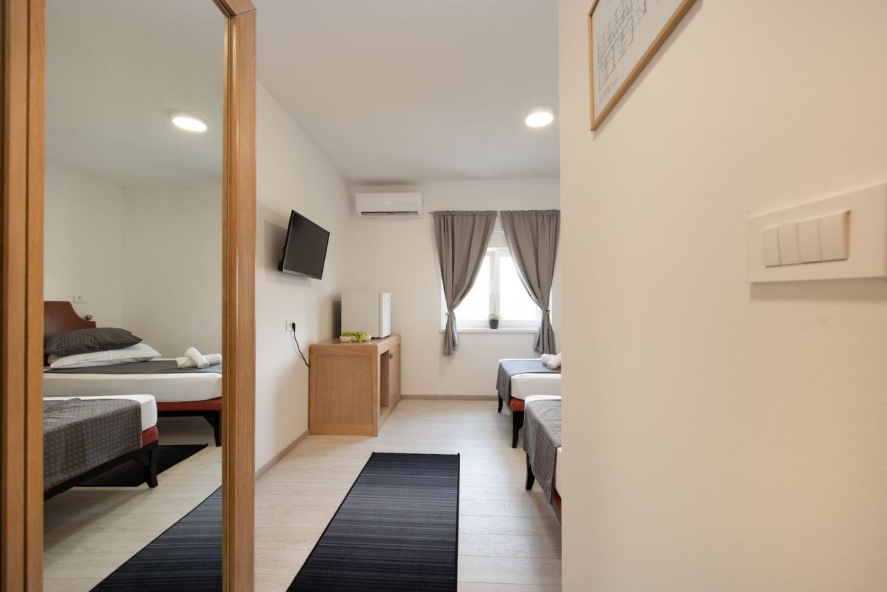 Отель, гостиница Pićan, Хорватия, 1 025 м² - фото 18