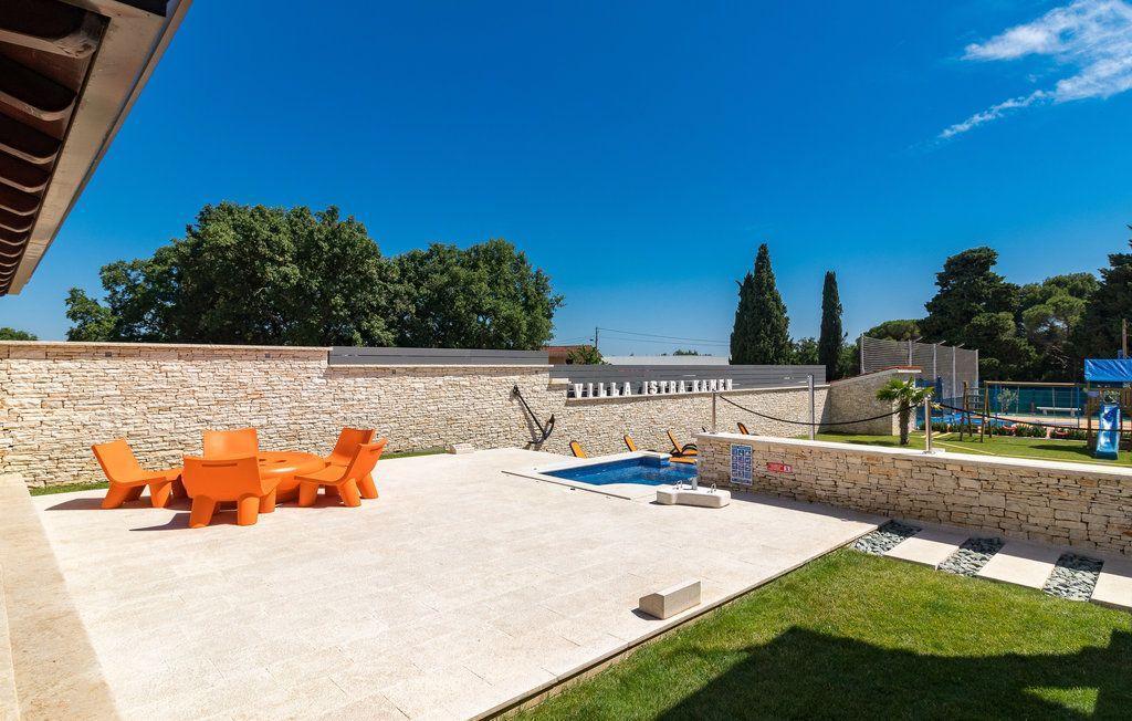 Отель, гостиница Valtura, Хорватия, 600 м² - фото 19