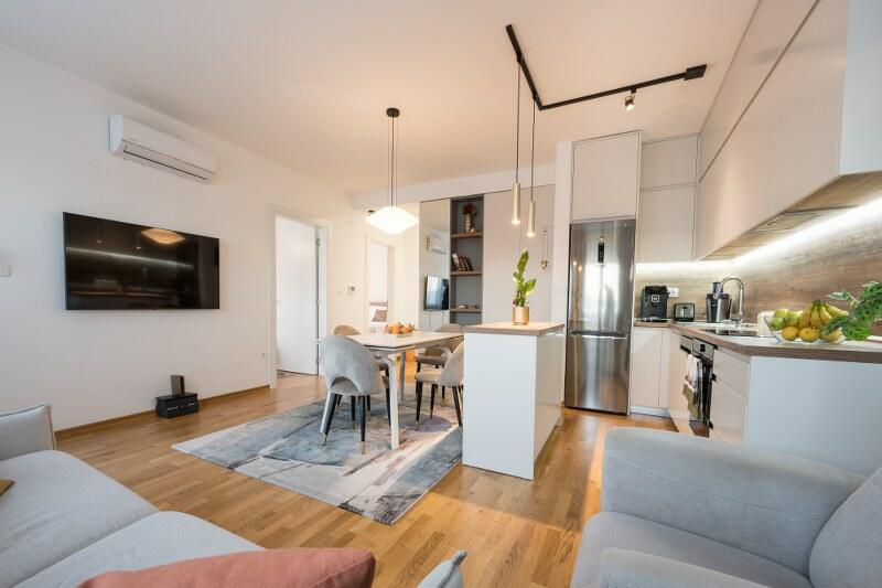 Квартира в Тивате, Черногория, 63 м² - фото 1