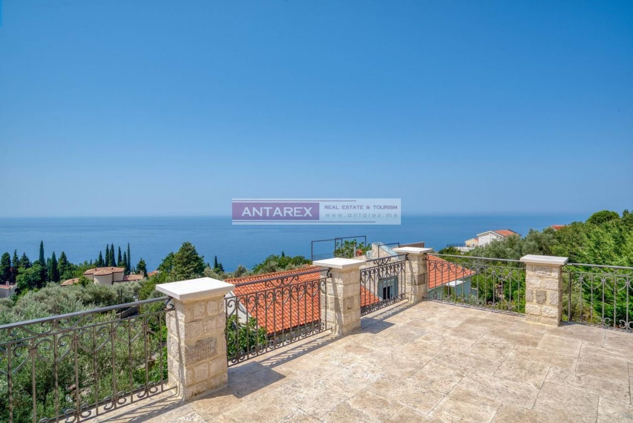 Вилла в Режевичах, Черногория, 450 м² - фото 1