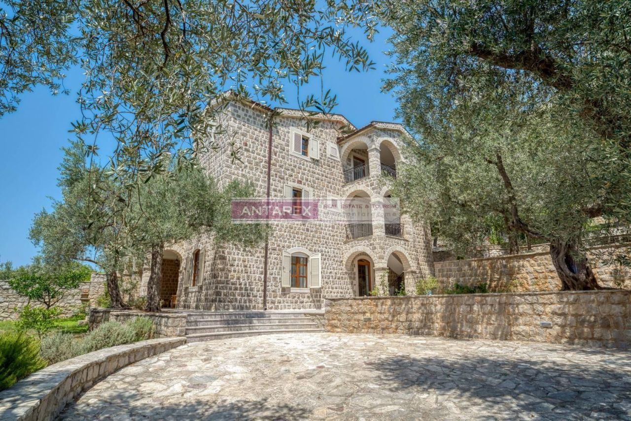 Вилла в Режевичах, Черногория, 450 м² - фото 2