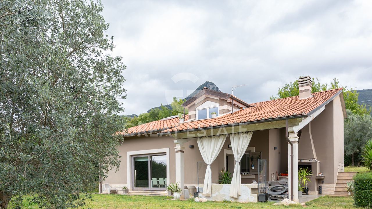 Вилла в Терни, Италия, 158.05 м² - фото 1