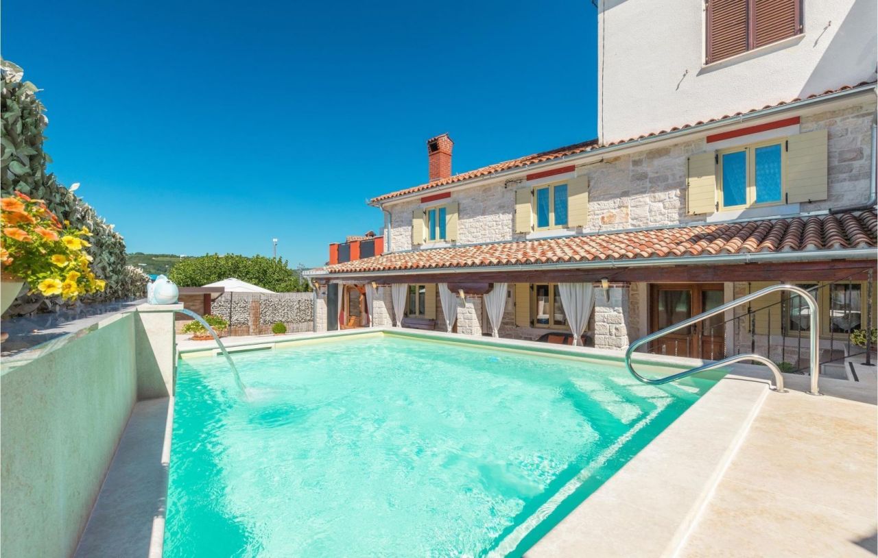 Отель, гостиница в Буйе, Хорватия, 597 м² - фото 2